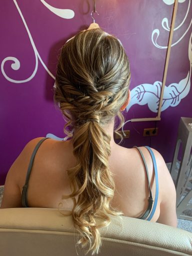Peinado para invitada de boda: cola con trenzas
