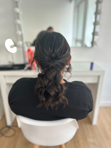 Peinado para invitada de boda. 