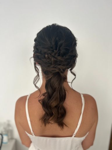 Peinado para invitada de boda: cola con trenzas